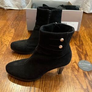 La Canadienne black suede booties, black suede, Mika #5179027, size 7M